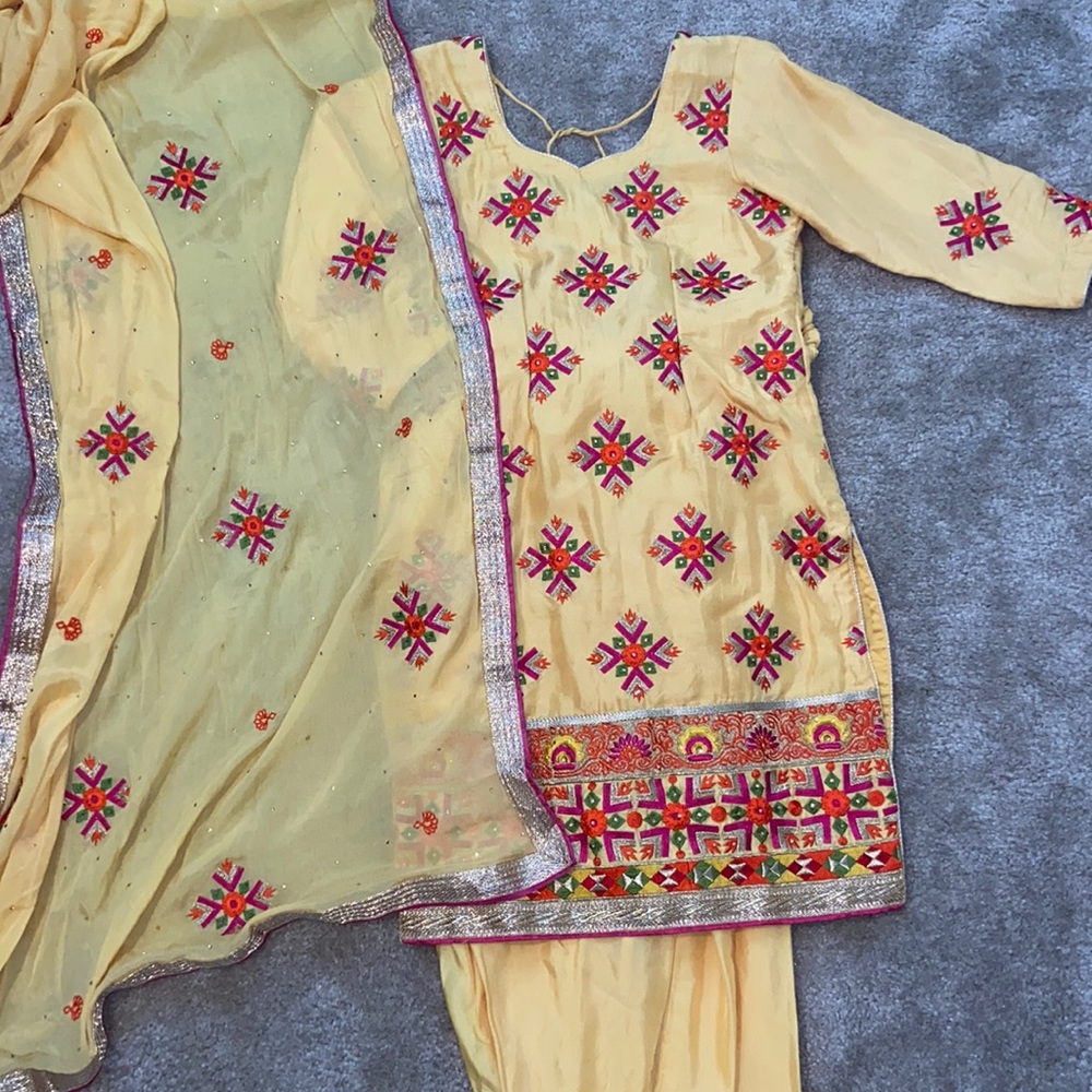 Indian/Pakistani/Afghan Suit